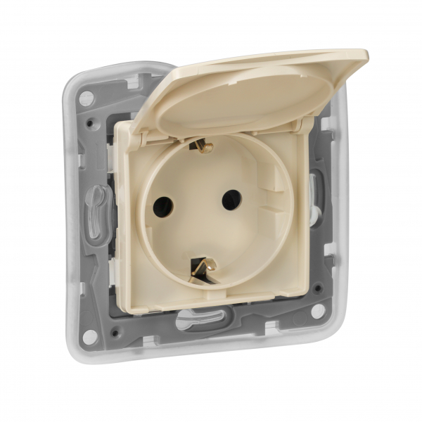 Legrand Etika Сл.кость Розетка с/з IP 44 с крышкой и шторками  авт.клеммы 16А