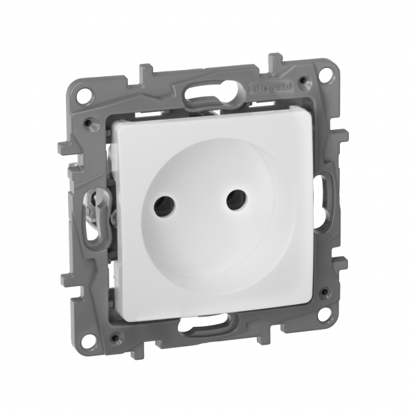 Legrand Etika Бел Розетка б/з  винт. клем.