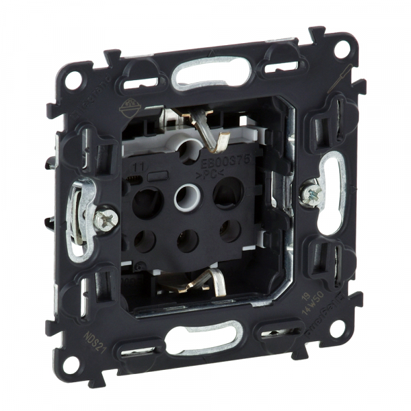 Legrand Valena Мех INMATIC Розетка с/з  со шторками  винт.зажим