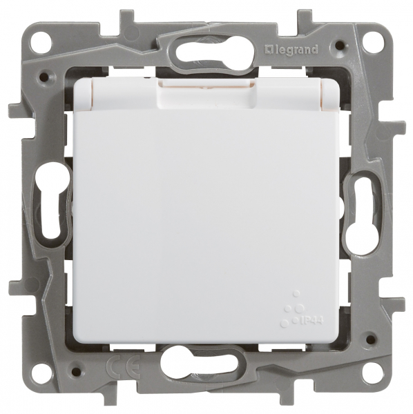 Legrand Etika Бел Розетка с/з  авт. клем  IP44