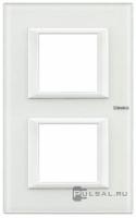 BT Axolute Белое стекло Рамка 2+2 мод прямоугольная вертикальная