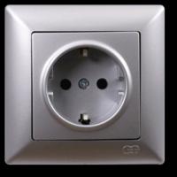 VS2815115 Розетка 1х с заземлением серебряный металлик