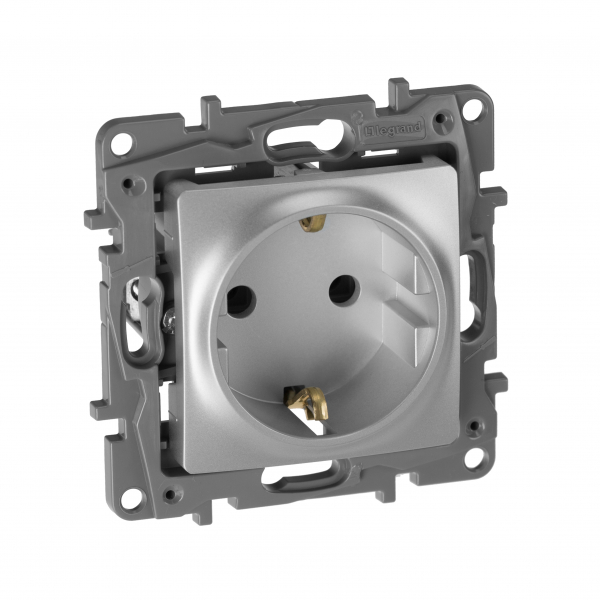 Legrand Etika Алюм Розетка с/з  винт. клеммы  16А  250 В