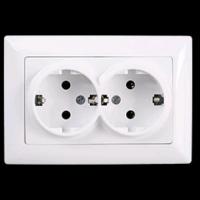 VS2811150 Розетка 2х с заземлением бел.
