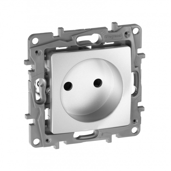 Legrand Etika Алюм Розетка б/з со шторками  винт. клем.