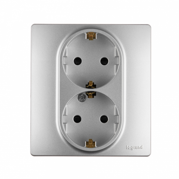 Legrand Etika Алюм 2-я Розетка с/з со шторками  авт. клем.