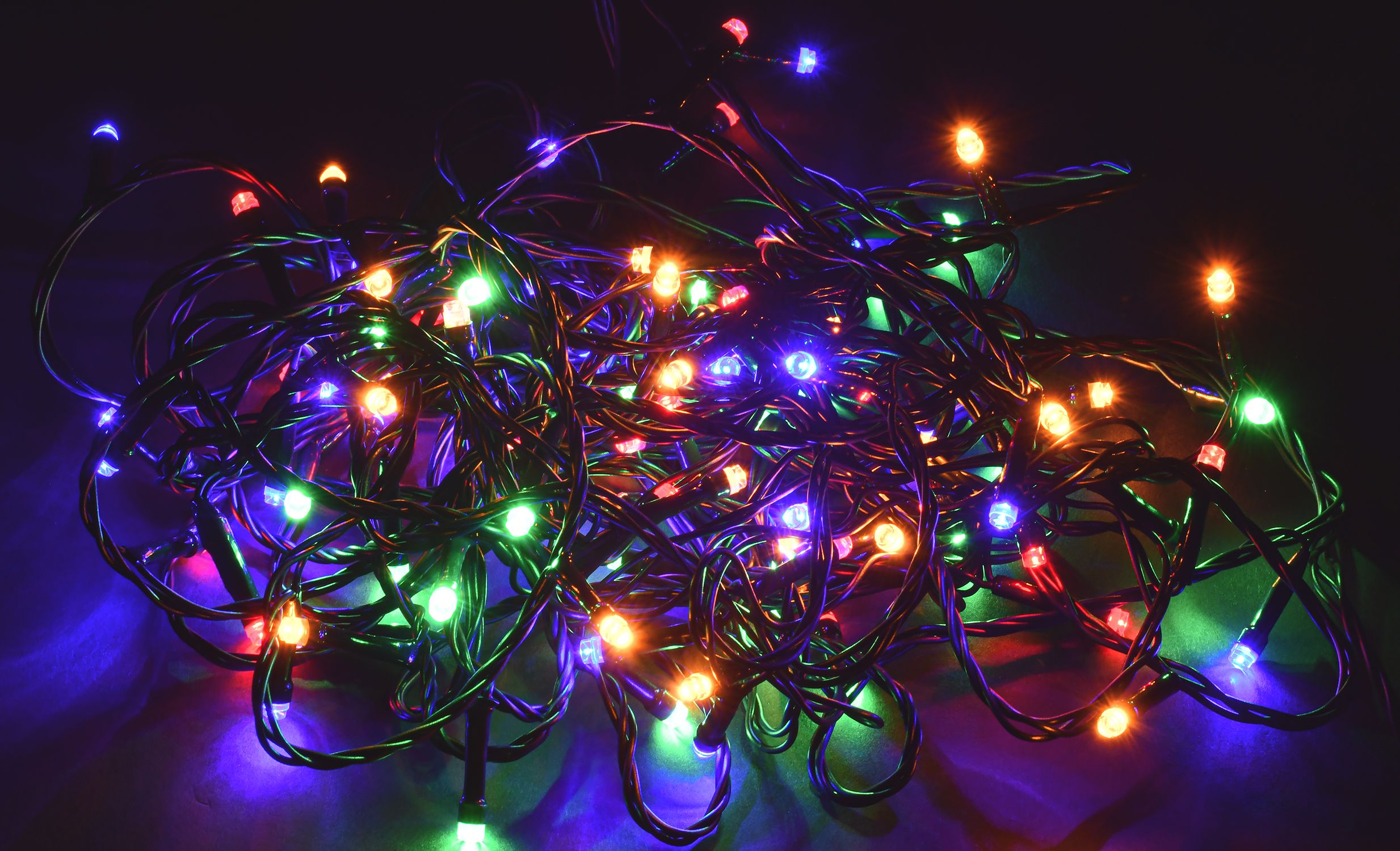 LIGHTING Гирлянда нить 10м 100 светодиодов RGB IP20 зеленый шнур 1,5м 230В контроллер 8 сцен IEK