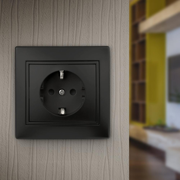 Розетка Intro Plano 1-202-05 с заземлением 2P+E Schuko, 16А-250В, IP20, СУ, антрацит