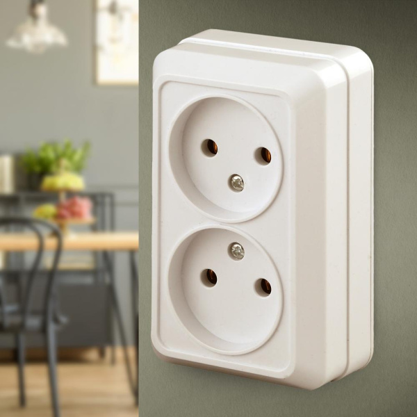 Розетка Intro Quadro 2-203-02 двойная без заземления 2х2P, 16А-250В, IP20, ОУ, Quadro, слоновая кость