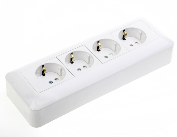 BLANCA О/У РОЗЕТКА 4-мест. с зазем. со шт.МОНТ.ПЛ.16А 250В, БЕЛЫЙ,опт.уп.Россия