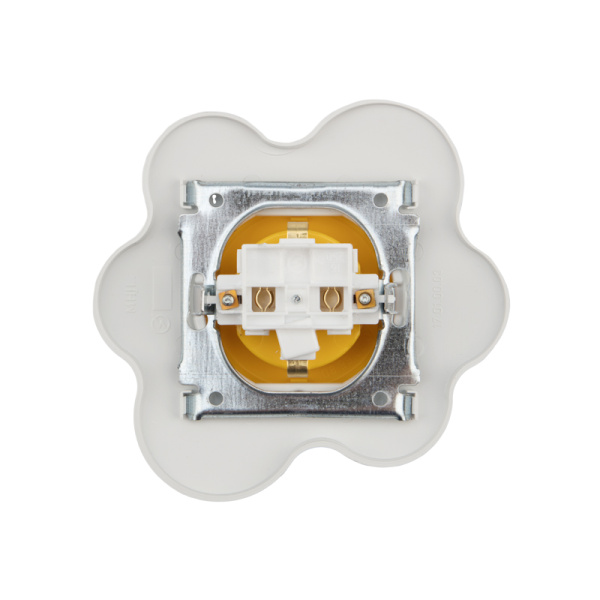 Розетка одноместная KRANZ HAPPY Яичница скрытой установки, с заземлением и защитными шторками, желтая/белая