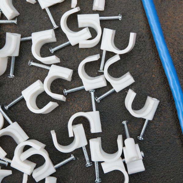 Крепеж кабеля круглый 12 мм, белый (упак. 50 шт)  REXANT