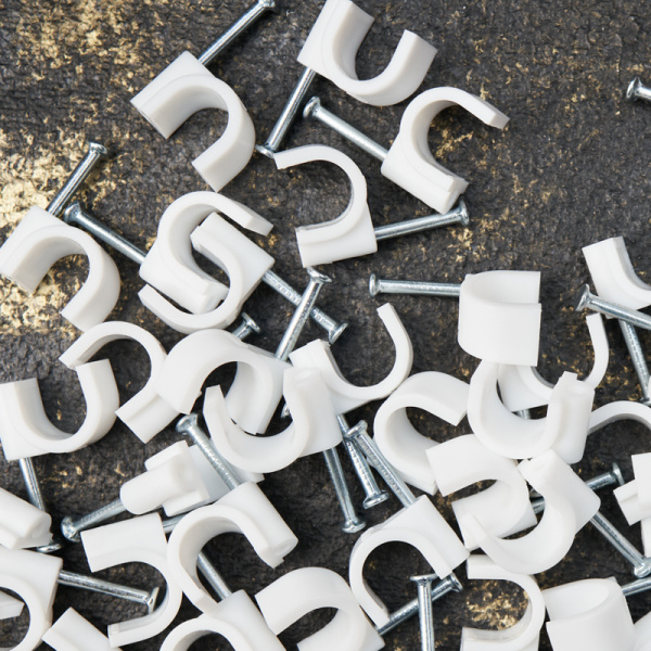 Крепеж кабеля круглый 10 мм, белый (упак. 50 шт)  REXANT