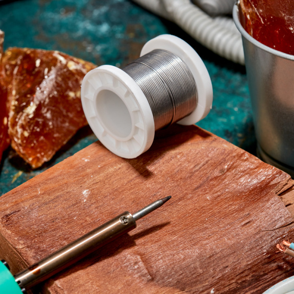 Припой с канифолью ПОС-61, 100г, Ø1мм, (олово 61%, свинец 39%), катушка REXANT