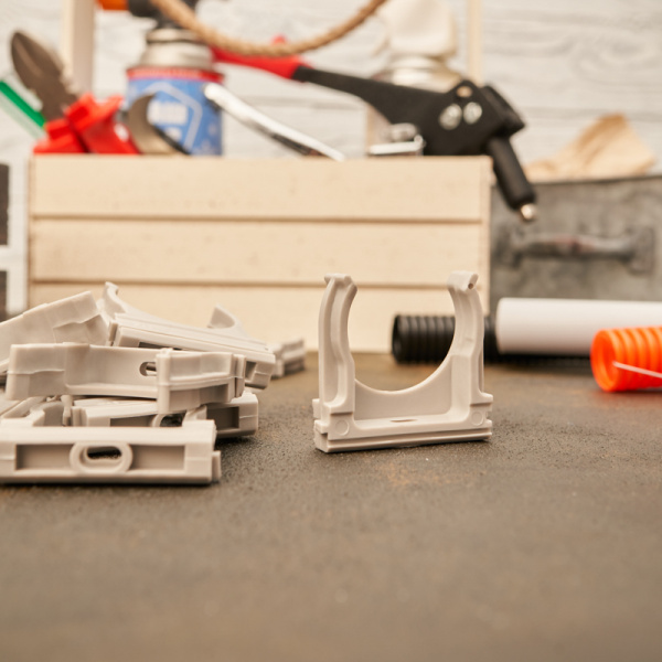 Крепеж-клипса для трубы ø40мм серая (5 шт/уп) REXANT