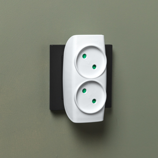 Двойник электрический 10А б/з вертикальный белый REXANT