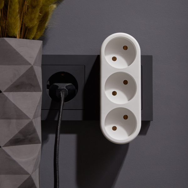 Тройник электрический линейный 10А б/з вертикальный, белый REXANT