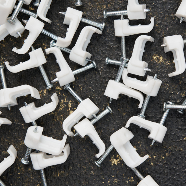 Крепеж кабеля плоский 10 х 3 мм, белый (упак. 50 шт)  REXANT