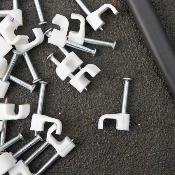 Крепеж кабеля плоский 6 х 4 мм, белый (упак. 50 шт)  REXANT