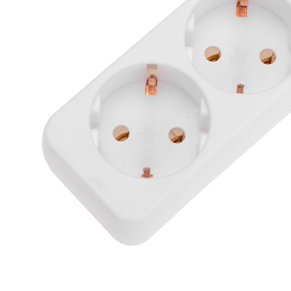 Удлинитель 3 гнезда, 1,5м, 3х0,75мм², с/з, белый PROconnect