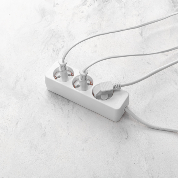 Удлинитель 3 гнезда, 3м, 3х0,75мм², с/з, белый PROconnect