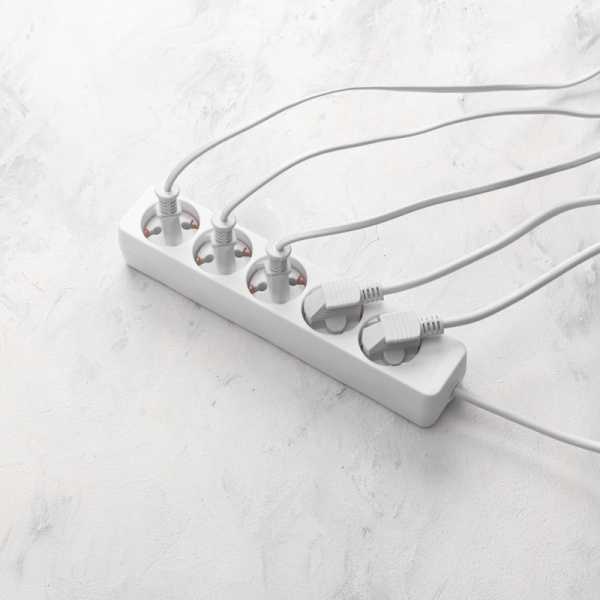 Удлинитель 5 гнезд, 1,5м, 3х0,75мм², с/з, белый PROconnect