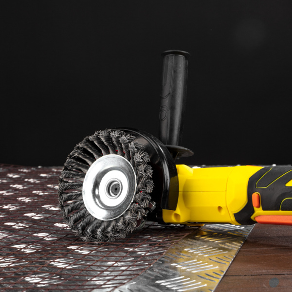 Щетка коническая для УШМ, крученая стальная проволока, 125мм, М14 KRANZ