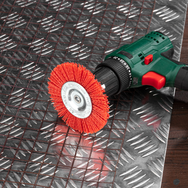 Щетка дисковая для дрели, нейлоновая проволока с абразивным покрытием, 100мм KRANZ