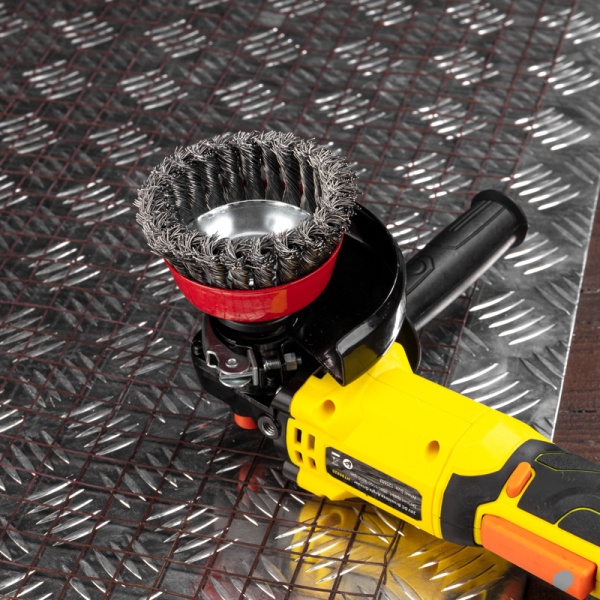 Щетка чашечная для УШМ, крученая стальная проволока, 100мм, М14 KRANZ