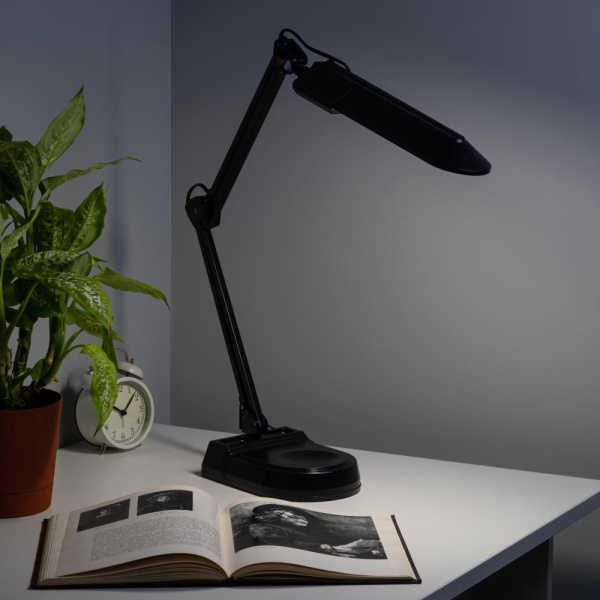 Настольный светильник ЭРА NL-202-G23-11W-BK с лампой PL на струбцине и с основанием черный