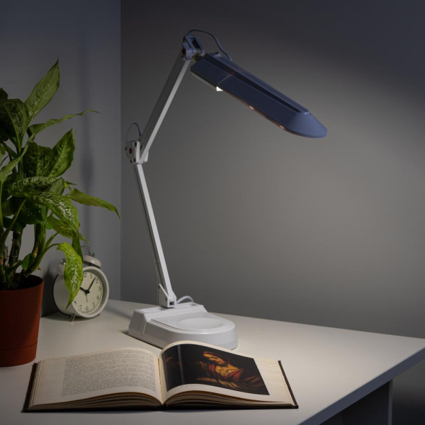 Настольный светильник ЭРА NL-202-G23-11W-W с лампой PL на струбцине и с основанием белый