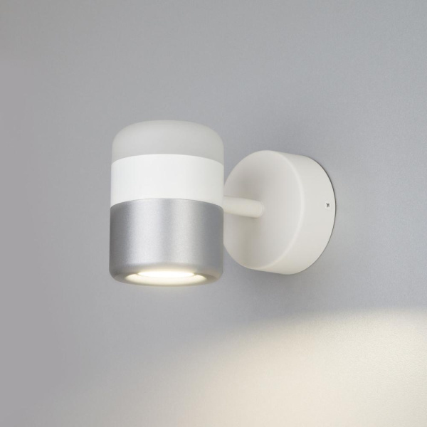 Настенный светодиодный светильник в стиле минимализм 20165/1 LED белый / серебро