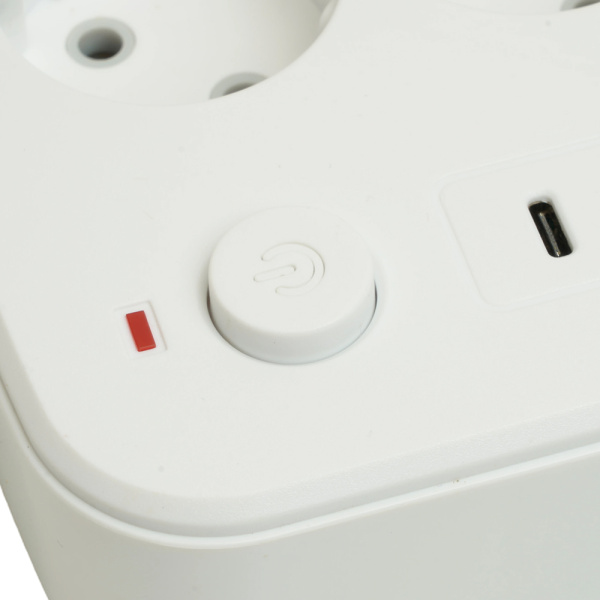 Удлинитель 3-местный c/з 3x1 мм2, 1,8 м, 250В, 10А, 4USB+2Type-C 2,4А, серия Home plus, белый STEKKER HM09-36-02