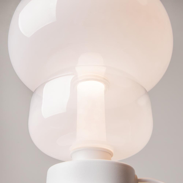 Настольный светильник Maytoni MOD364TL-L15W3K