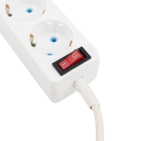 Удлинитель 3 гнезда, 5м, 3х0,75мм², с/з, с кнопкой, белый PROconnect