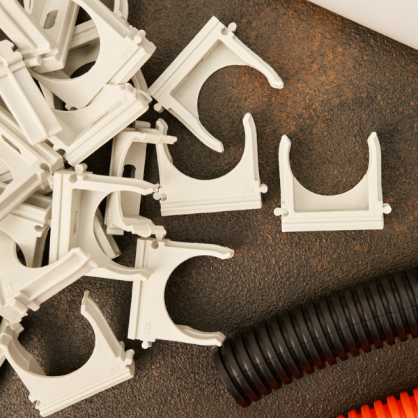 Крепеж-клипса для труб ø32мм, серая (100 шт/уп) REXANT