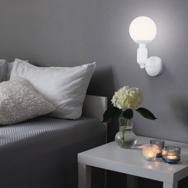 Настенный светильник со стеклянным плафоном 50251/1 белый