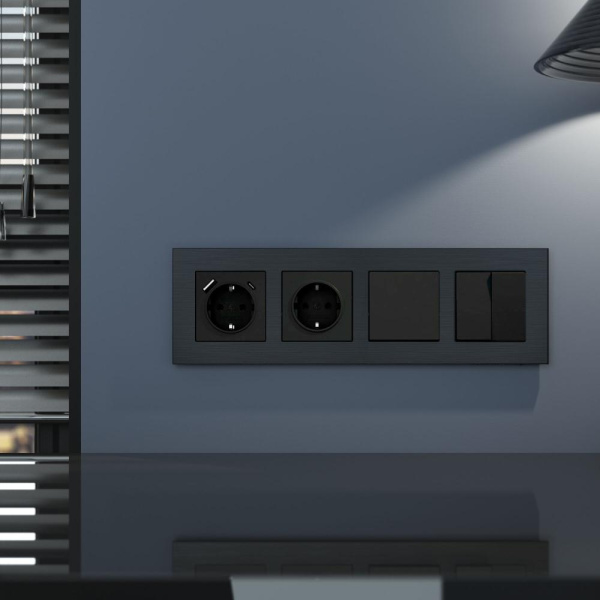 Рамка на 4 поста  AluMax (черный алюминий) W0043508