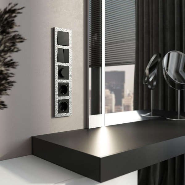 Рамка на 5 постов (серебряный) W0052406