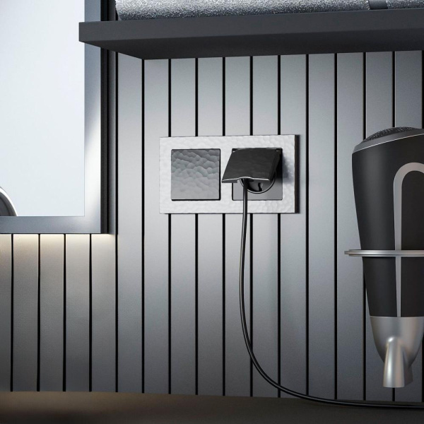 Розетка влагозащ. с зазем. с защит. крышкой и шторками (черный) W1271208