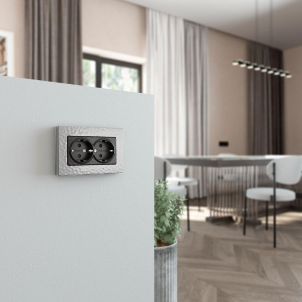 Розетка двойная с заземлением (черный) W1272008