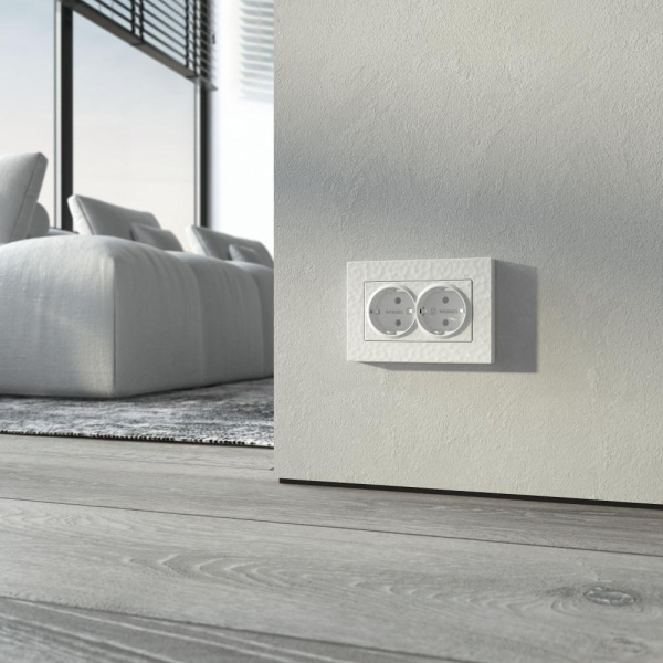 Розетка двойная с заземлением (белый) W1272001