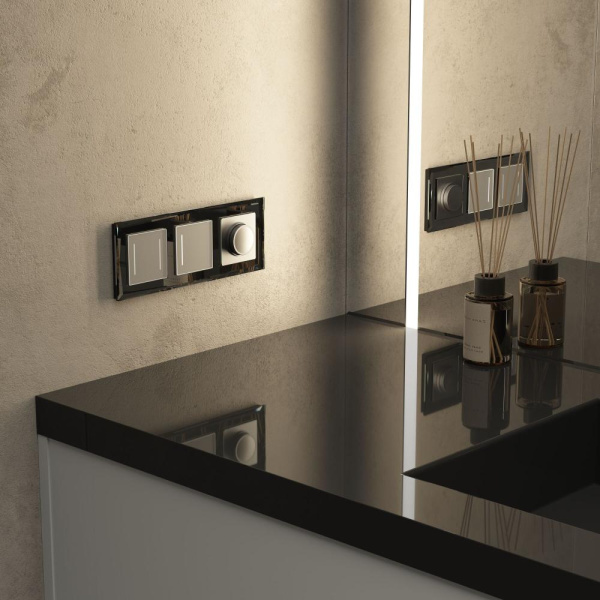 Рамка на 3 поста (черный) W0031208