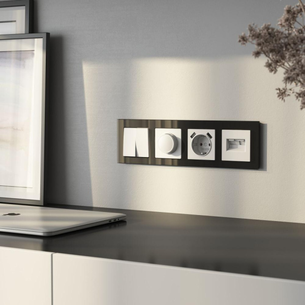 Рамка на 4 поста (черный) W0041108