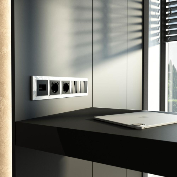 Рамка на 5 постов (белый, basic) W0052001