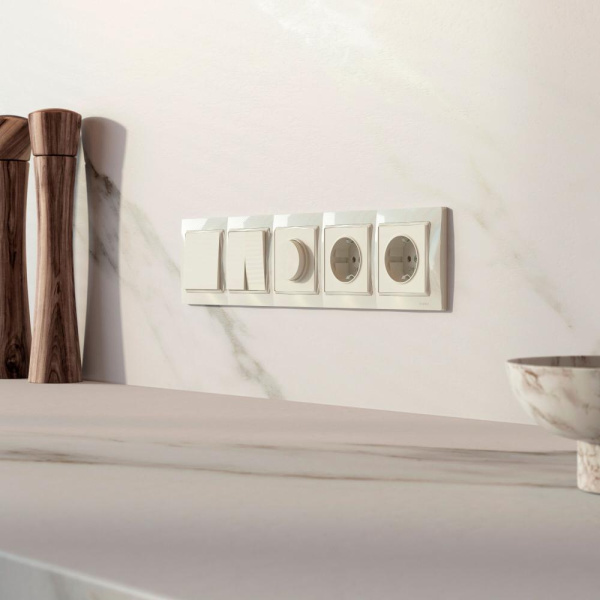 Рамка на 5 постов (слоновая кость, basic) W0052003