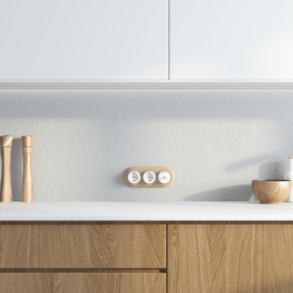 Рамка на 3 поста (светлый бук) W0035224