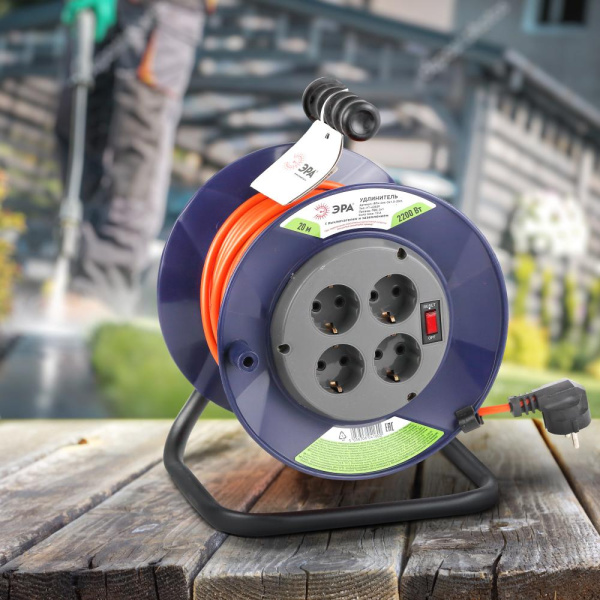 Удлинитель силовой ЭРА RPx-4es-3х1.0-20m на пластиковой катушке c заземлением 4 розетки 20м ПВС 3х1мм2