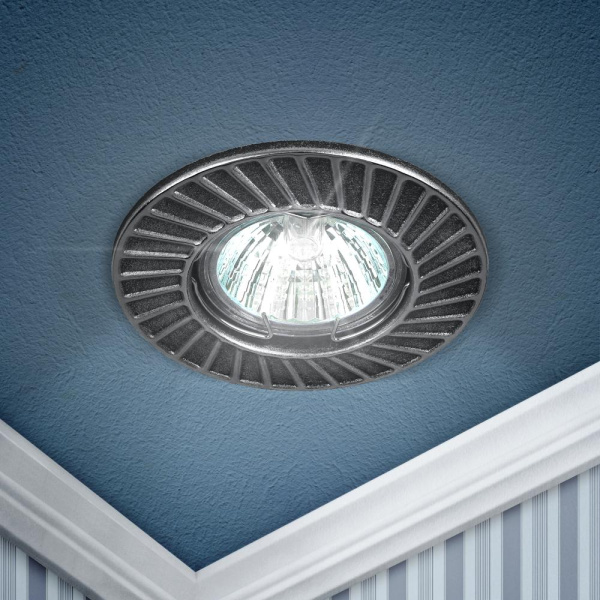 ST6 CH/BK Светильник ЭРА штампованный MR16,12V/220V, 50W черный/хром (100/2800)