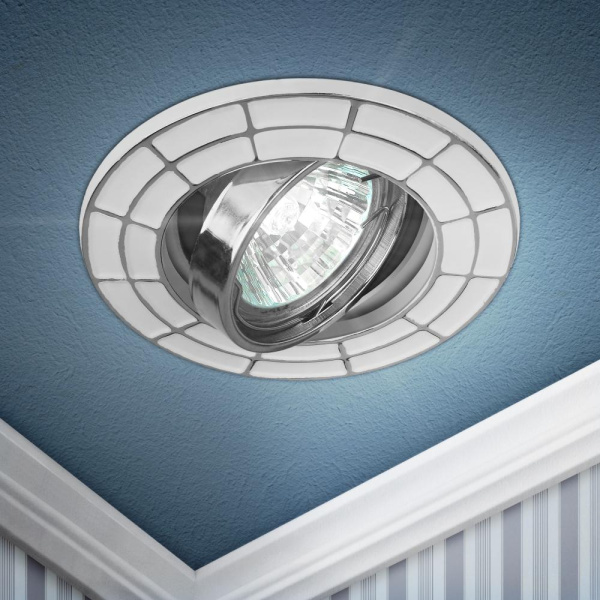 ST7A CH/WH Светильник ЭРА штампованный поворотный MR16,12V/220V, 50W белый/хром (100/2100)